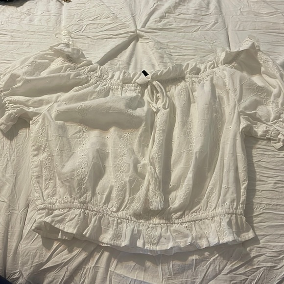 White Macy’s off the shoulder top - Picture 1 of 2